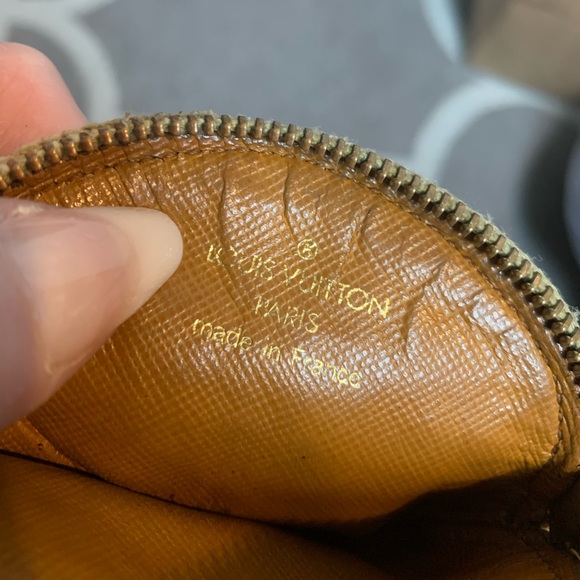 2006 authentic Louis Vuitton small coin pouch - Picture 12 of 16